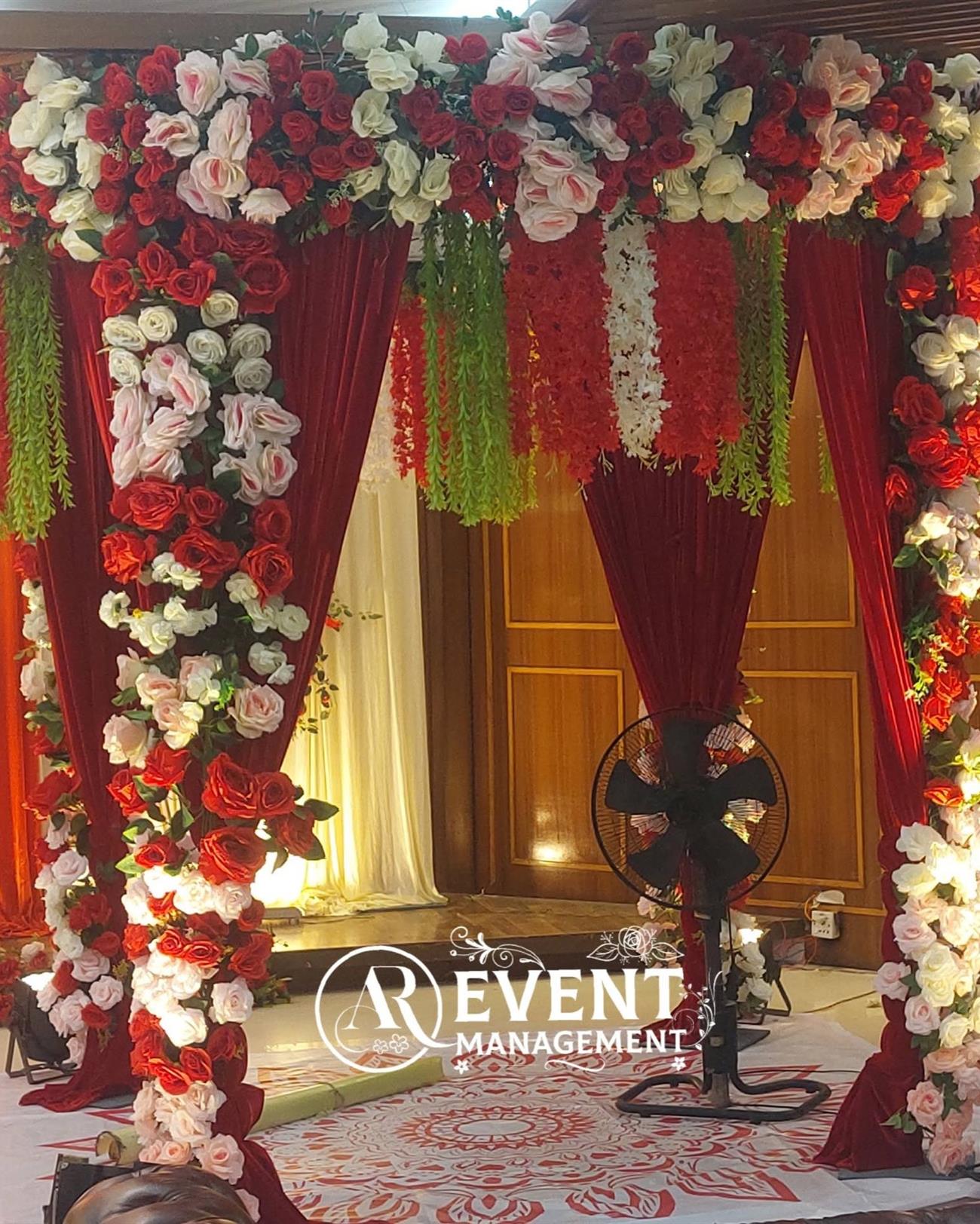 AR Event Management-এর সাজানো লাল ফুলের মণ্ডপ